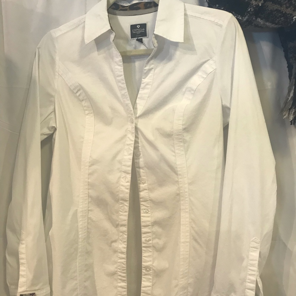 Express "the essential" blouse